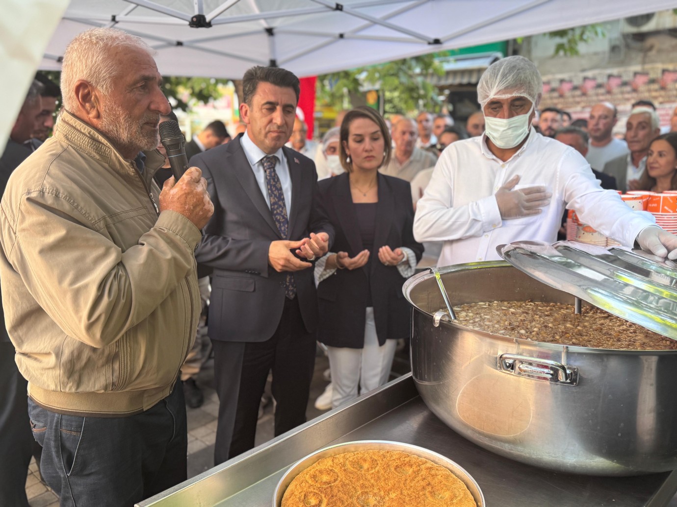Valilik ve belediyeden aşure ve lokma