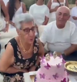 Asırlık Çınar Sakine Anne’ye yaş günü sürprizi