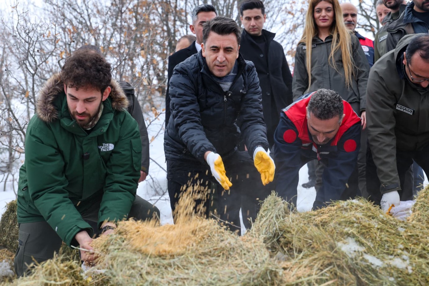 DOĞAYA KIŞ DESTEĞİ: YABAN HAYATI İÇİN 1 TON YEM BIRAKILDI