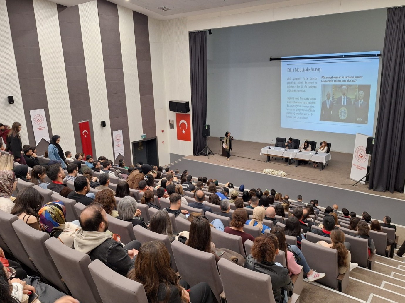Dersim’de otizm konulu panele yoğun ilgi