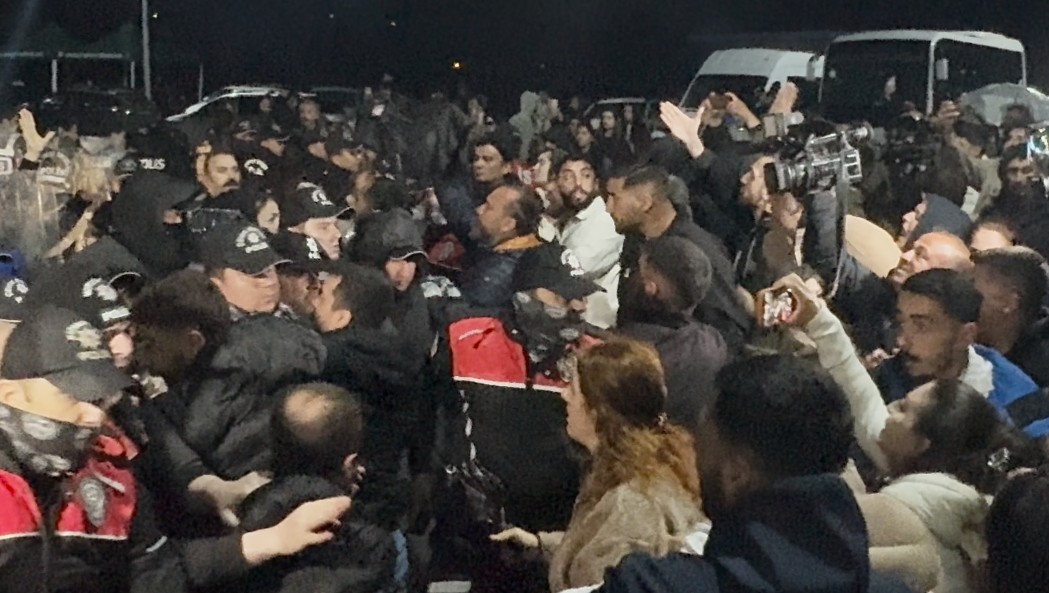 Vali oğlu ile korumasının getirilmesinde arbede