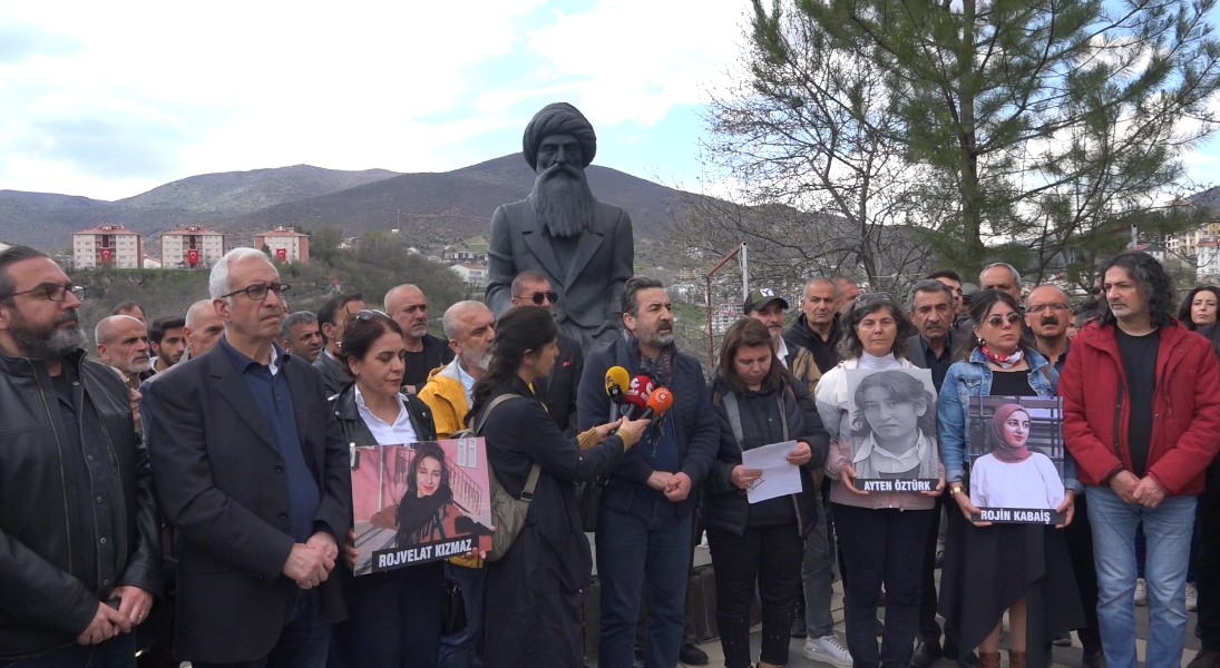 “Gülistan” ismi verilen ağaca, kayıp kadınların fotoğrafları asıldı