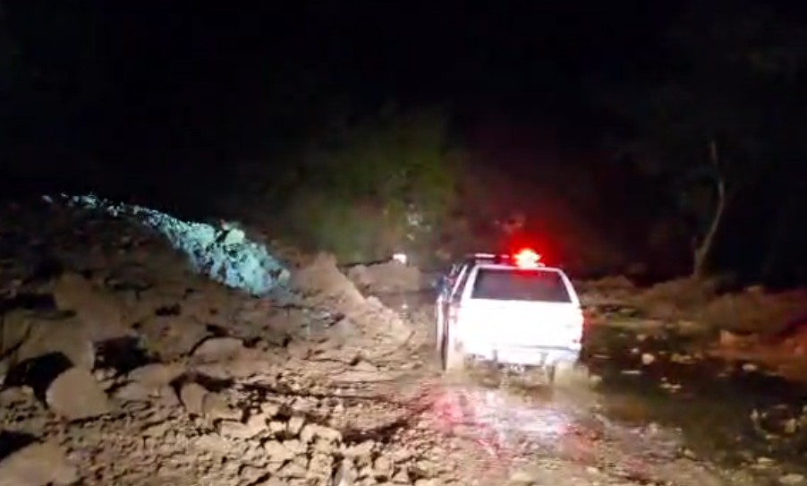 Dersim’de sağanak yağış ulaşımı olumsuz etkiliyor