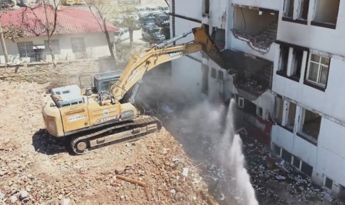 Kayyum Döneminde Kamu Bütçesi Nasıl Kullanıldı?