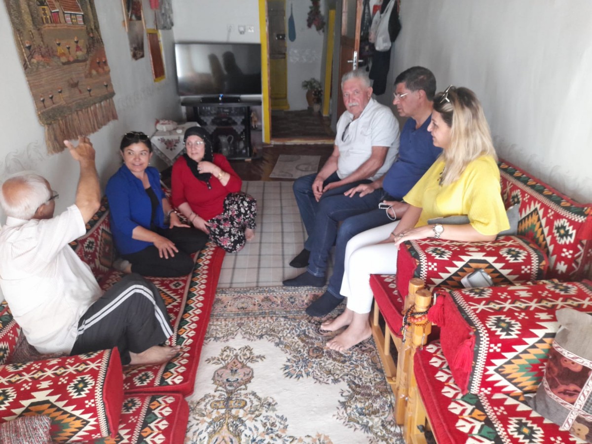 Milletvekili Şaroğlu, yurttaşların sorunlarını dinliyor