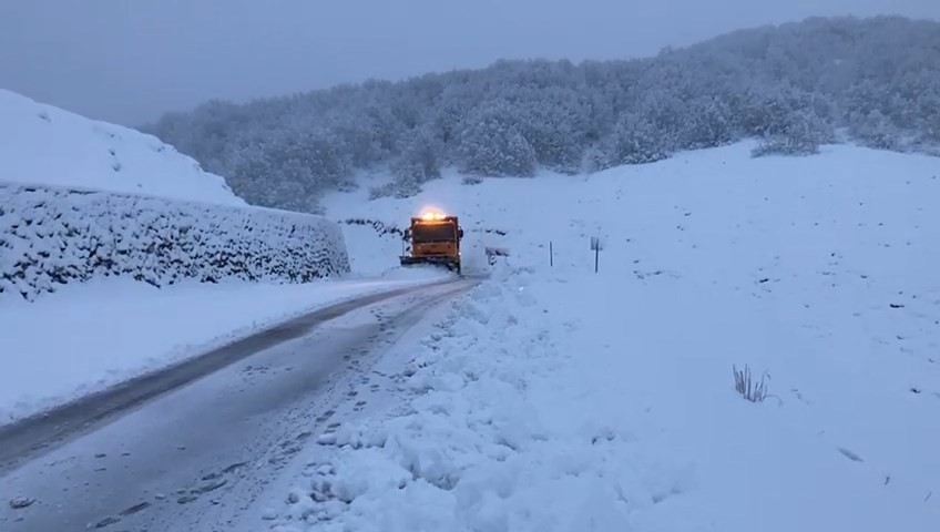 Dersim’in yüksek kesimlerinde kar, etkili oldu