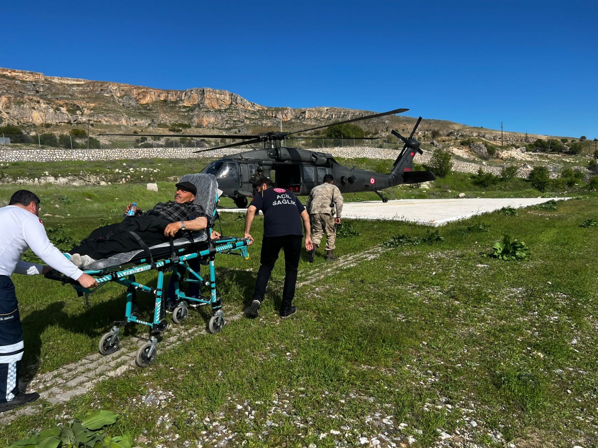 Kalp krizi geçiren vatandaş, helikopterle hastaneye kaldırıldı
