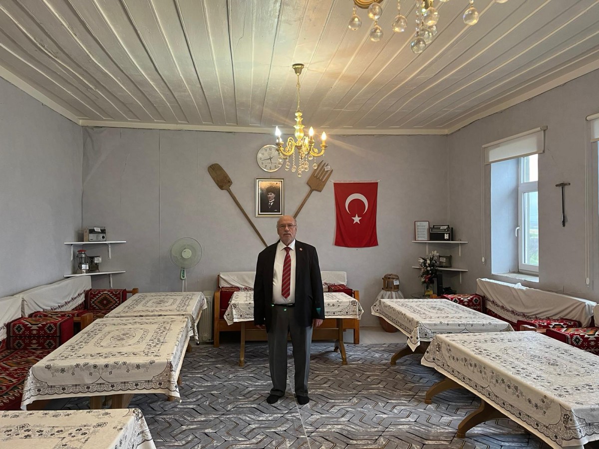 Köyüne hem nostaljiyi yaşattı, hem dijital çağın hizmetlerini sundu