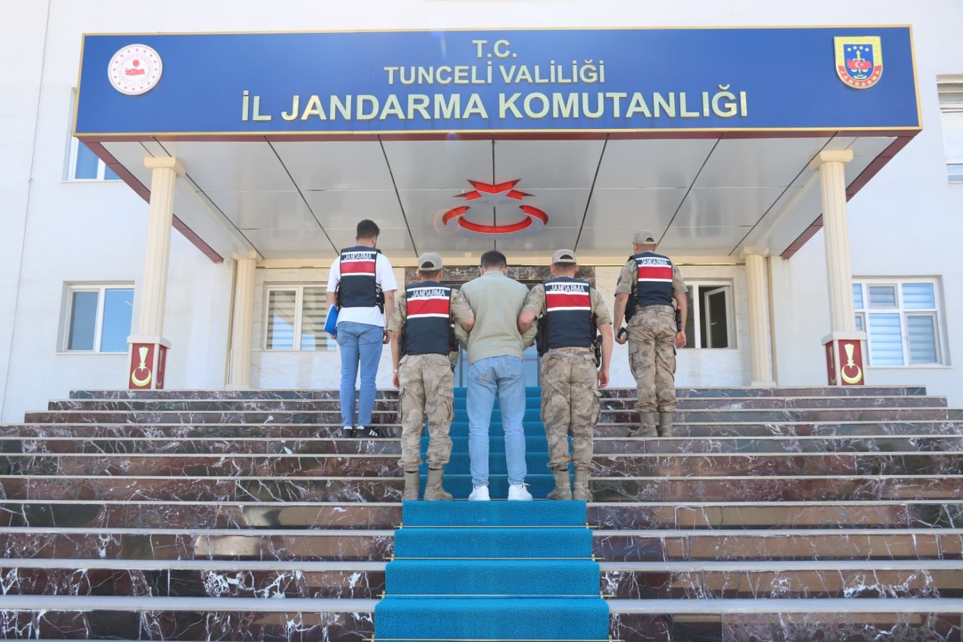 Kaput ve Bagaja Gizlenen Uyuşturucuyu Narkotik Köpeği “Ayar” Buldu