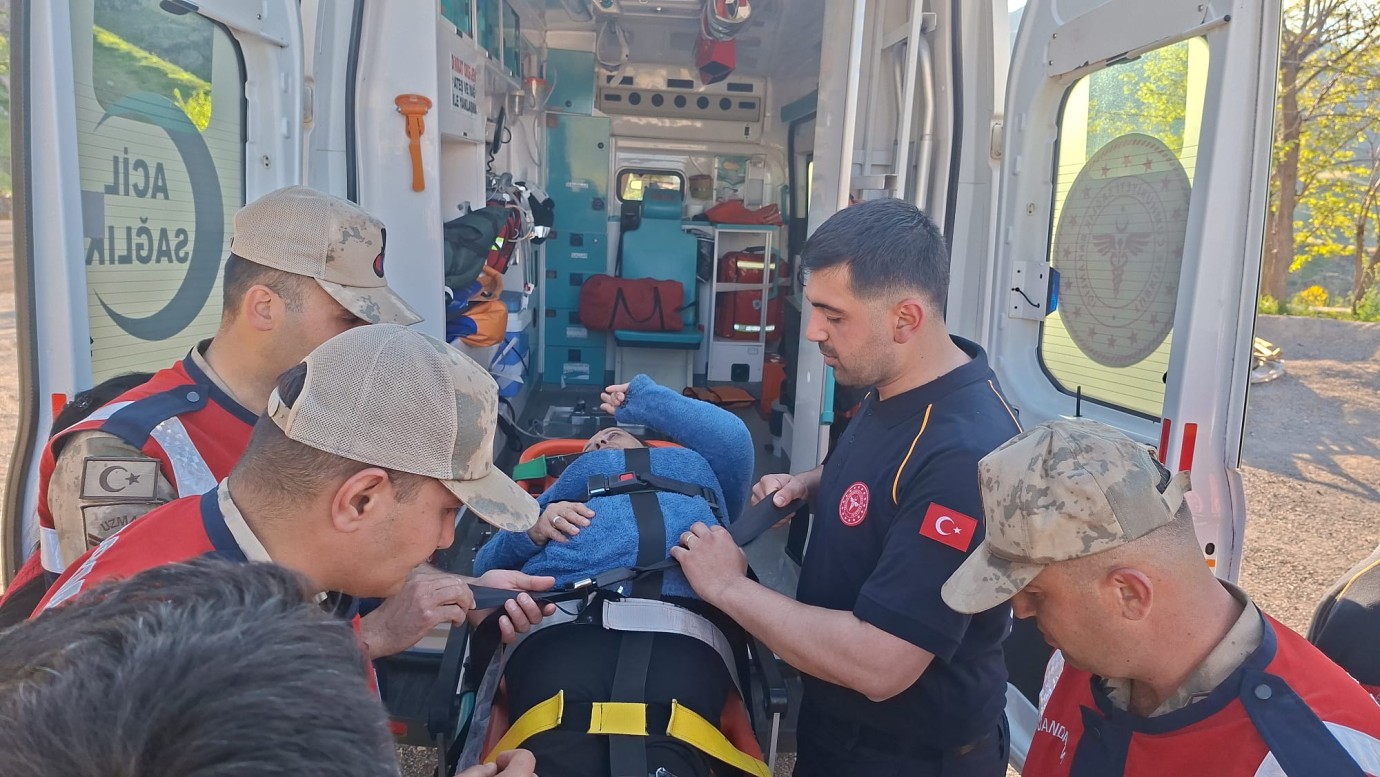 Düzgün Baba’da düşme sonucu ayağını burkan kadın, ekiplerce kurtarıldı