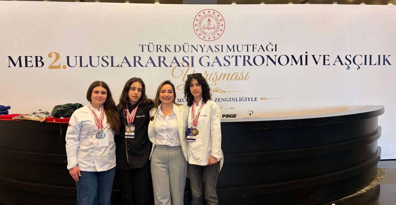 Öğrencilerimiz, Gastronomi ve Aşçılık Yarışması’ndan iki madalyayla döndü