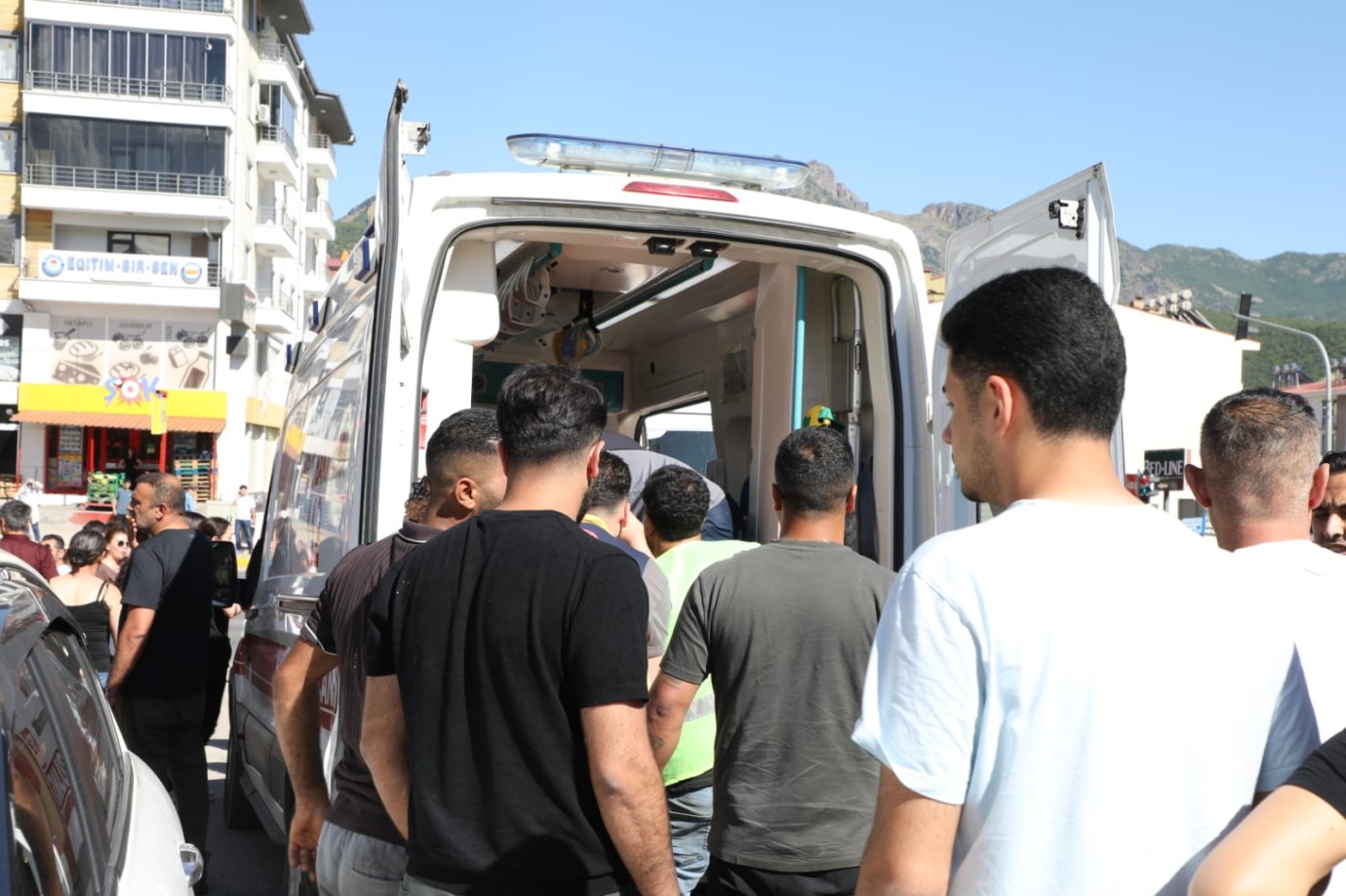 İnşaat iskelesinden düşen işçi hayatını kaybetti