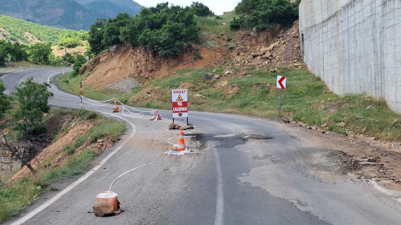 Nazımiye Yolunda Çökme: Vatandaşlar Çözüm Bekliyor