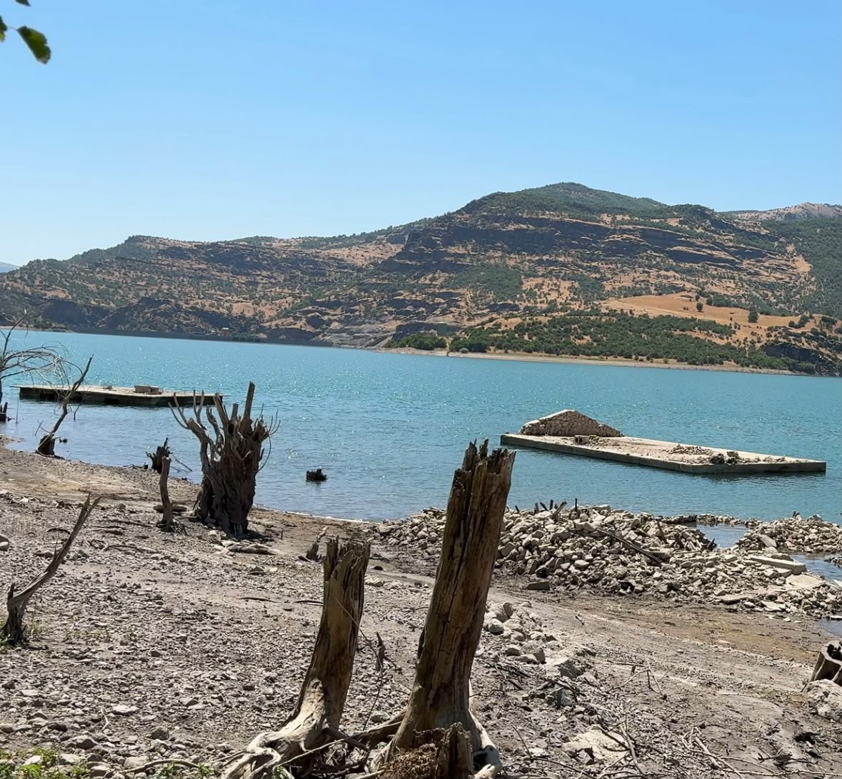 Su Taşları Örttü, Hafızamızı Örtemedi