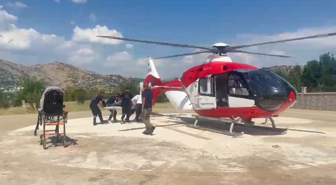Elinden Yaralanan 27 Yaşındaki Hasta Ambulans Helikopterle Malatya’ya Sevk Edildi