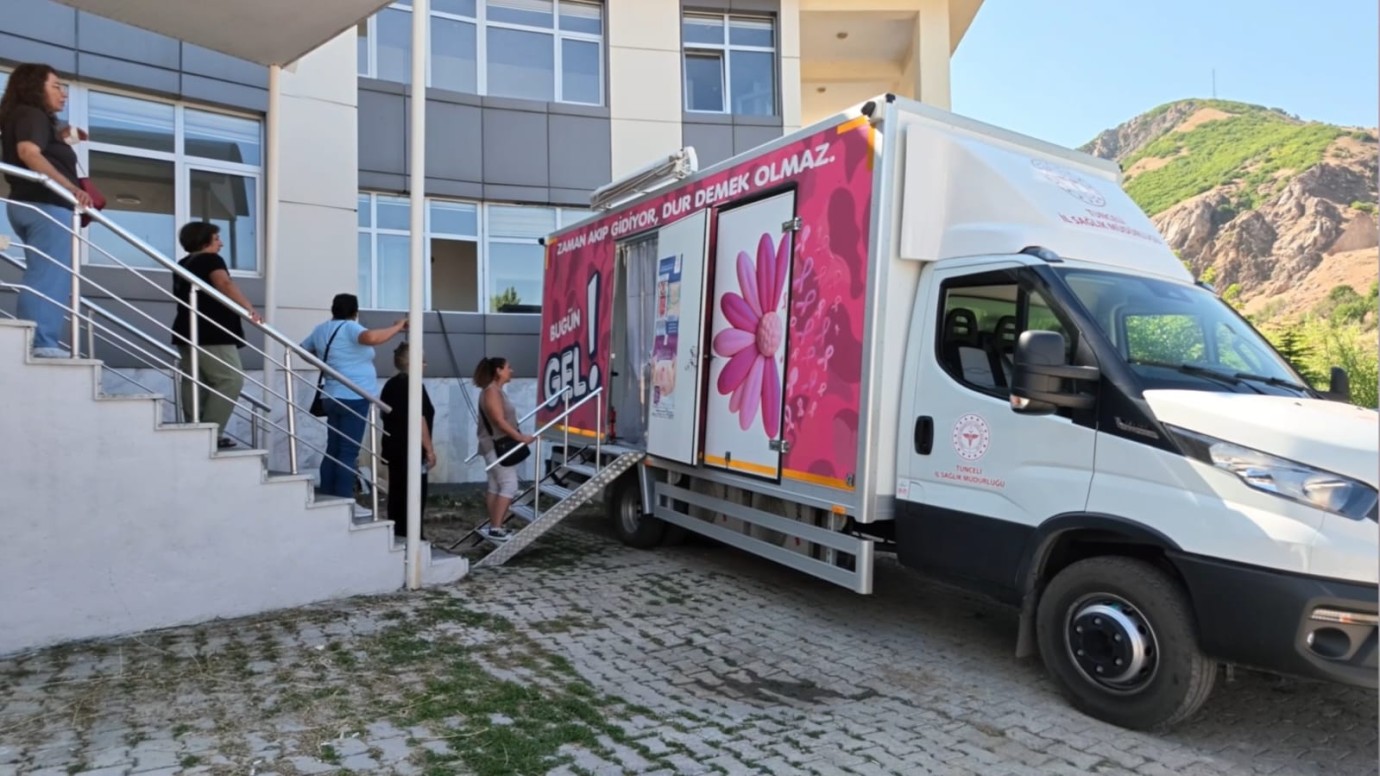 Mobil Kanser Tarama Aracı Pülümür’de Vatandaşların Ayağına Sağlık Hizmeti Götürdü