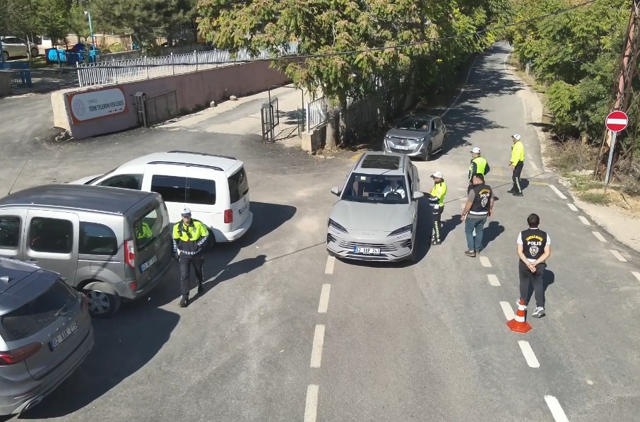 Okul ve Çevrelerinde Denetimler: 4 Bin 242 Kişi Sorgulandı
