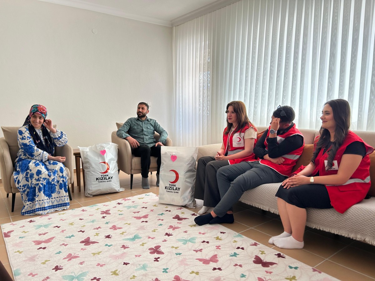 Türk Kızılay Tunceli İl Başkanlığından Anneler Gününde Ziyaretler