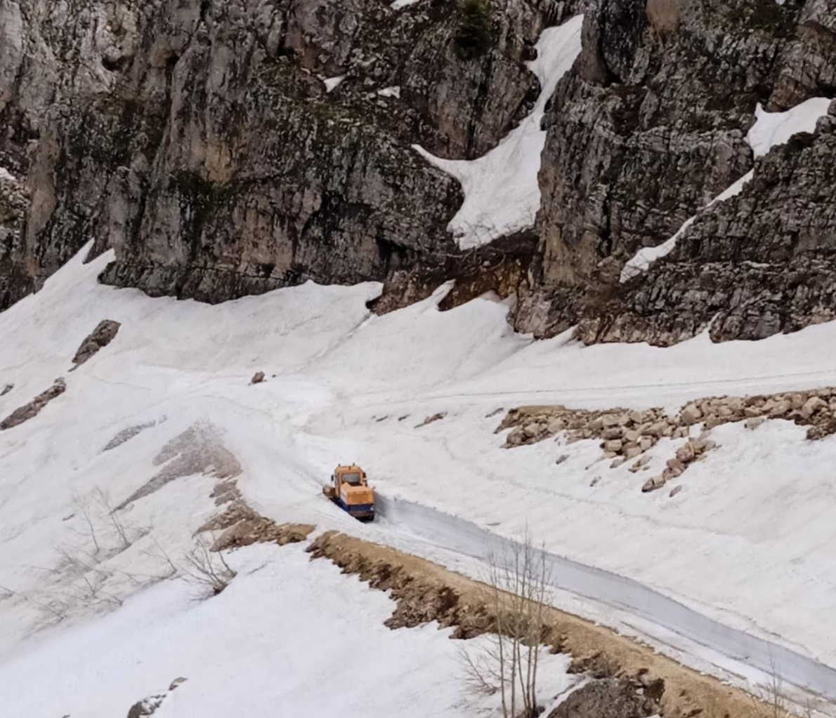 Dersim’in bazı bölgelerinde karla mücadele sürüyor