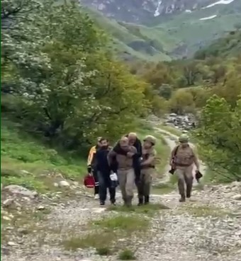 Mahsur kalan vatandaşlar ekiplerce kurtarıldı