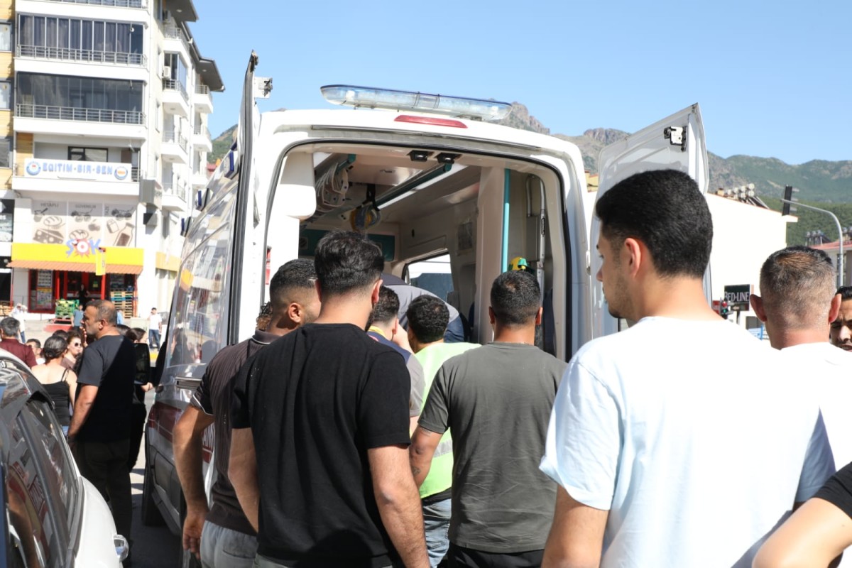İnşaat iskelesinden düşen işçi hayatını kaybetti