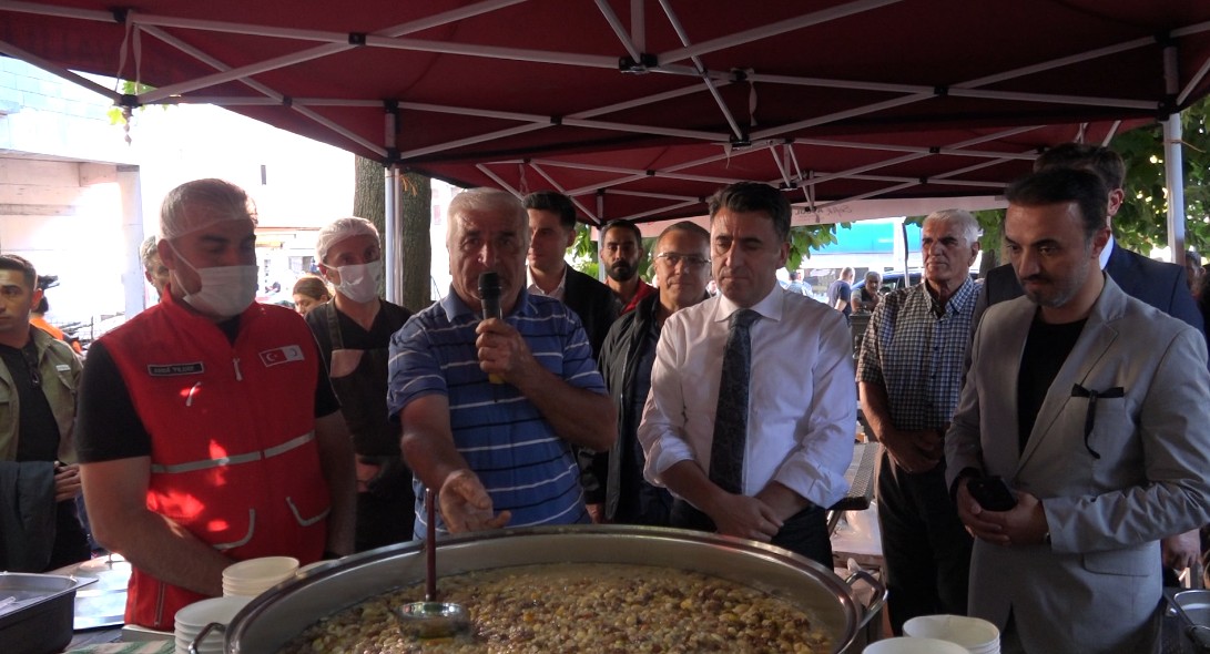 5 bin kişiye aşure dağıtıldı