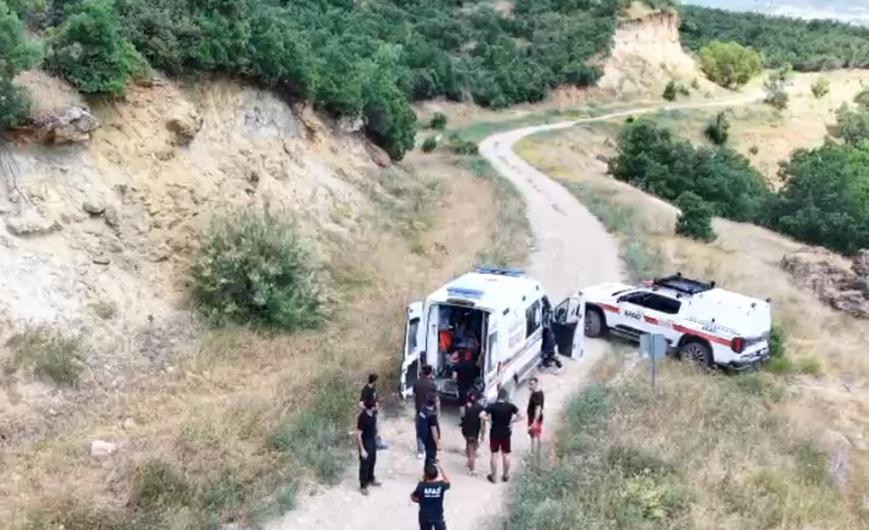 Engebeli Arazide Mahsur Kalan Yaralı Kurtarıldı