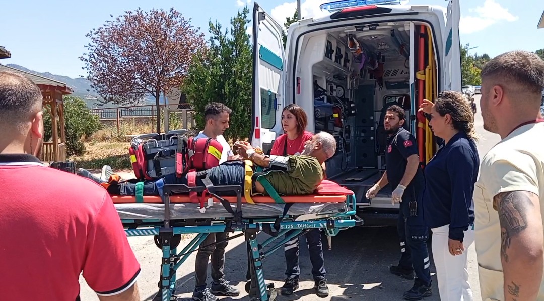 Engereğin ısırdığı araştırmacı-yazar, askeri helikopterle hastaneye kaldırıldı