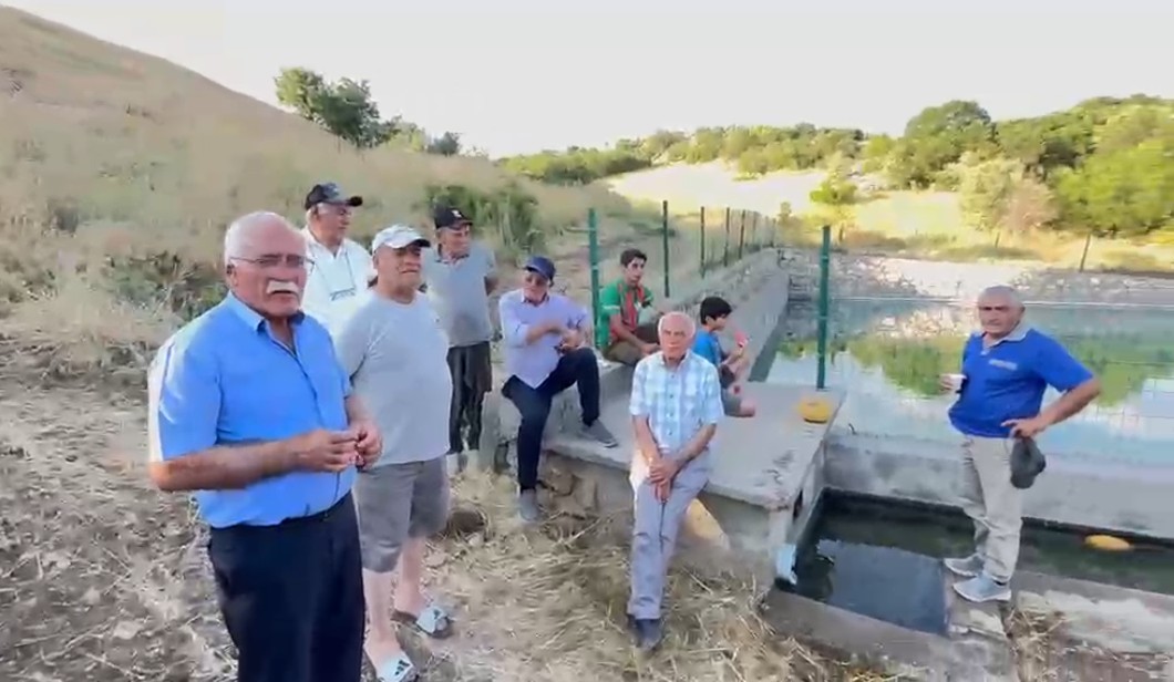 Köy için havuz, yaban hayvanları için ark yaptılar!