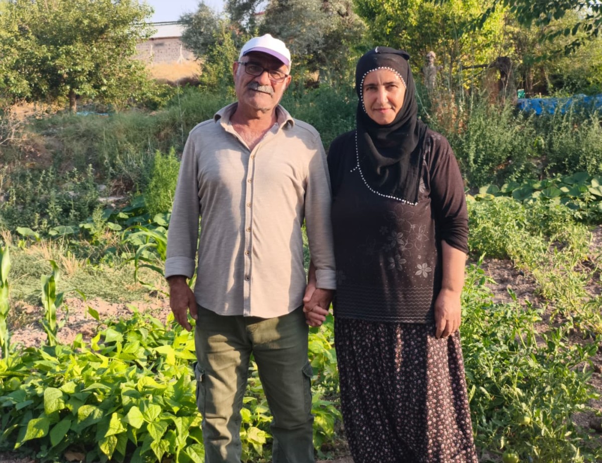 Kız kardeşinin böbreğiyle hayata tutunan vatandaş toprağa hayat veriyor