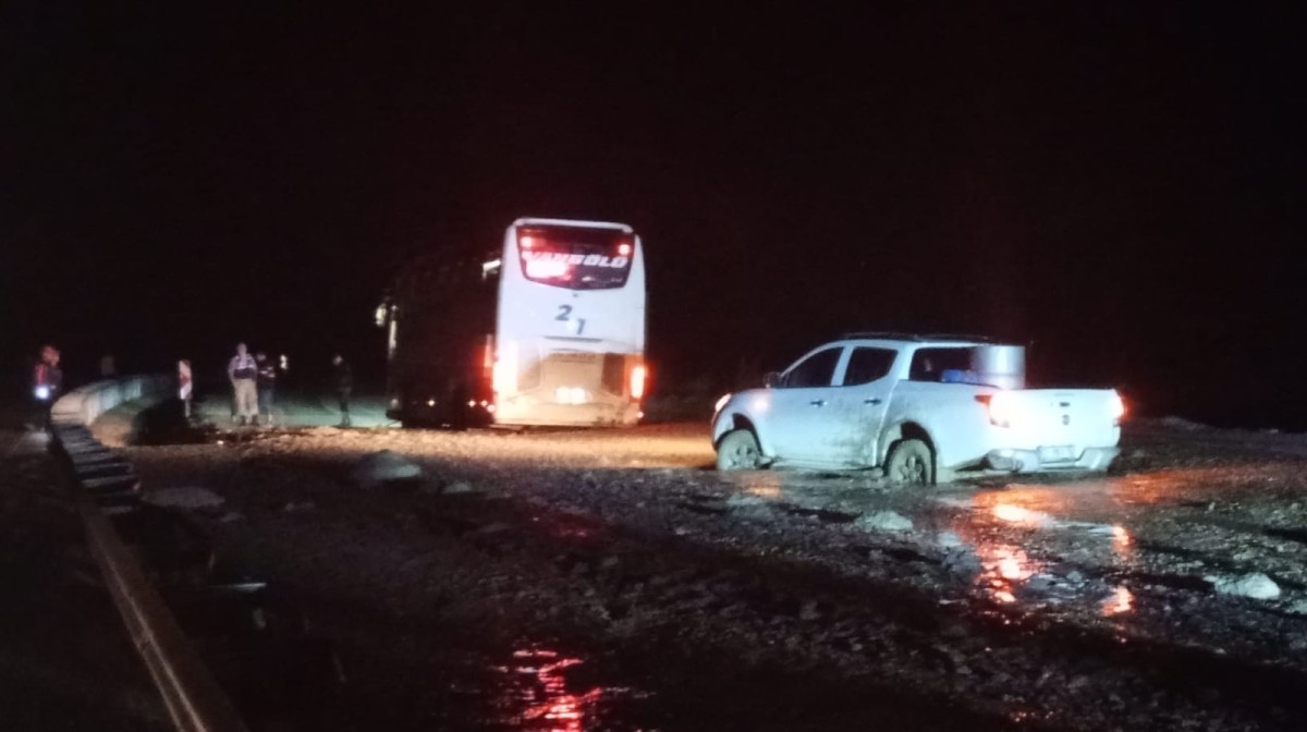 Bağırdağı'nda Aynı Günde İkinci Taşkın: Erzincan–Erzurum Karayolu Kapandı