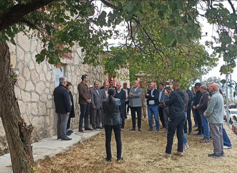 Avluda volta değil müzik; duvarlarda sanat!