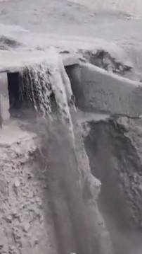 Pülümür’de Heyelan İki Köy Yolunu Ulaşıma Kapattı